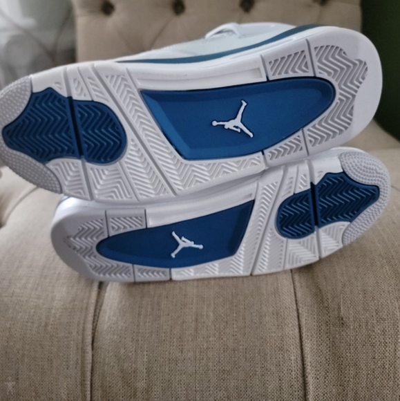 Jordan 4 - Picture 5 of 6